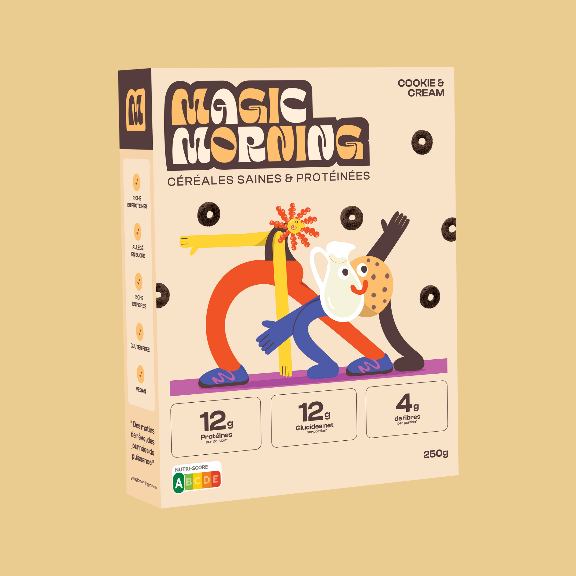 Packaging de la boite de cereales Magic Morning saveur Cookie & Cream, riche en proteines et allégé en sucre. Illustration mettant en scene un biscuit creme et une figure sportive sur fond beige clair.
